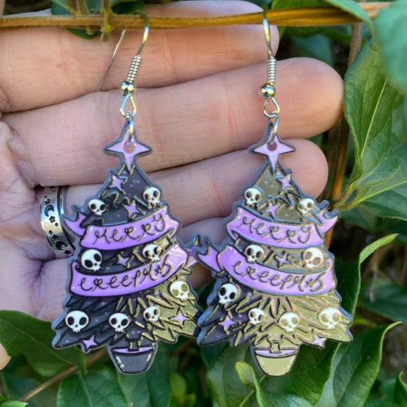Goth Black Christmas Tree With Skulls Dangling Earrings, Unique, NWT - Picture 3 of 3
